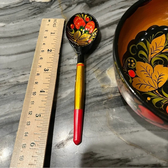 Vintage Russian Folk Art Lacquered Bowl and Spoon Strawberries - Picture 5 of 6
